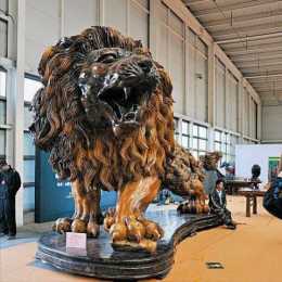 任性！廣西根雕大師三年制作15米金絲楠雄獅，富商出300萬仍不賣