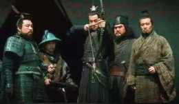 《三國演義》中呂布，趙雲，黃忠，誰的箭法最好？