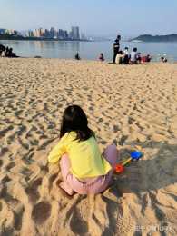 孩子想去海邊，中國境內有哪些一下飛機就可以看海遊玩的地方？